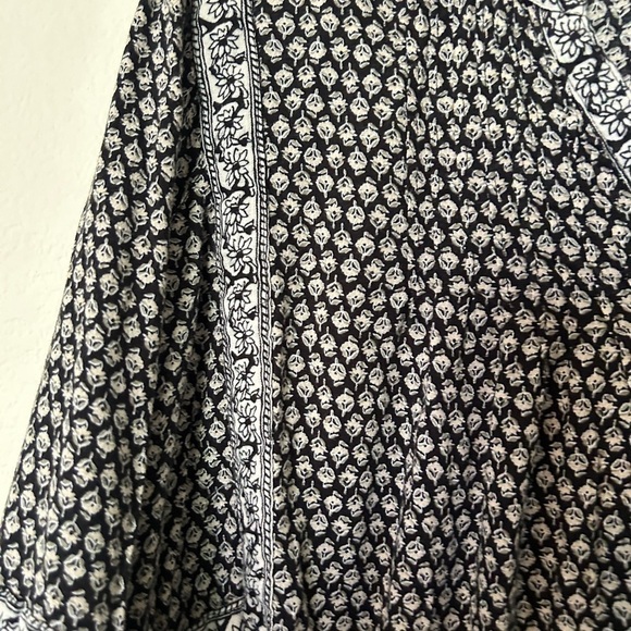 Old Navy XXL Long Sleeve Floral-Print Split-Neck Plus-Size Swing
Dress - Picture 4 of 9